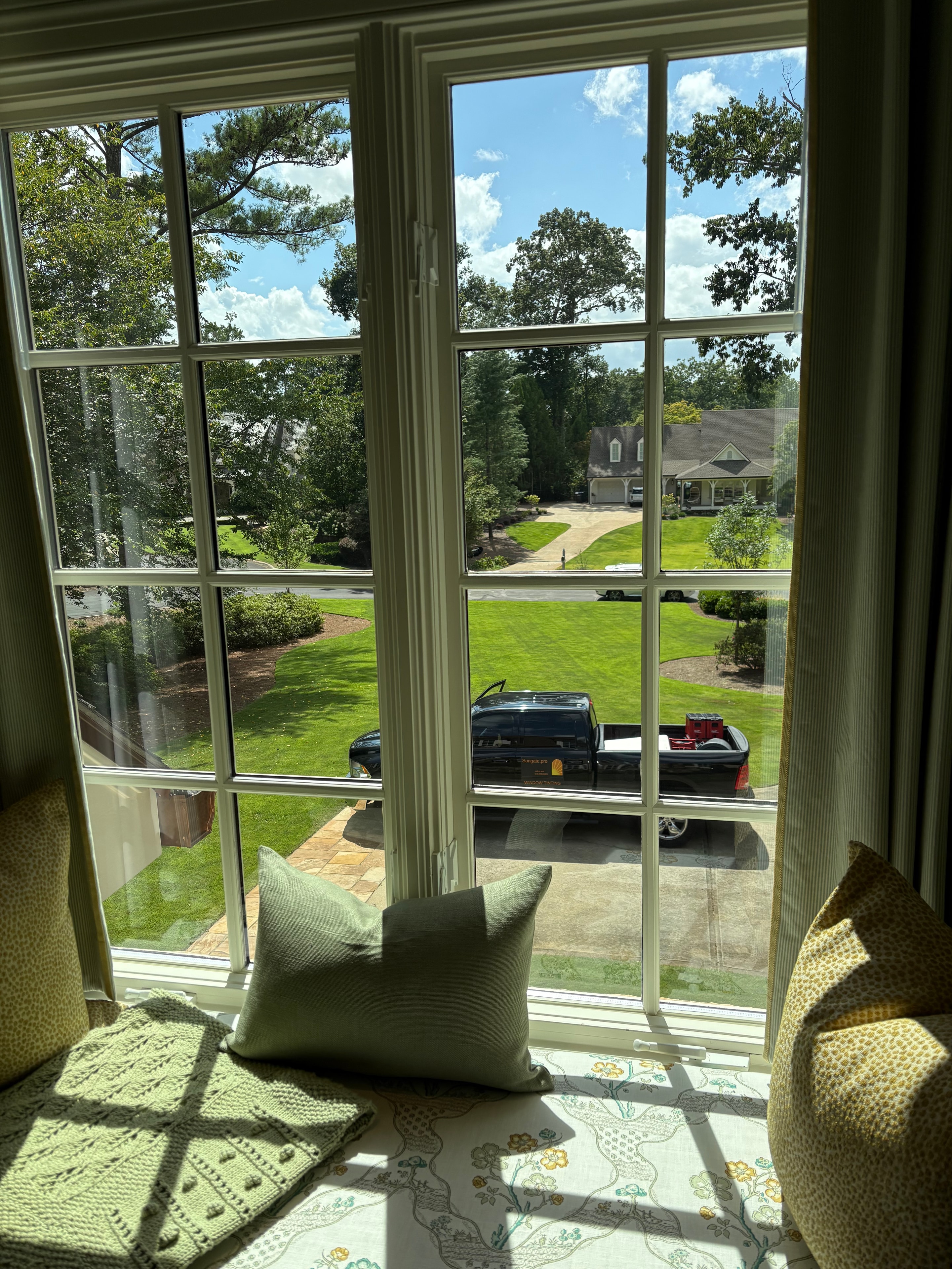 Guest bedroom window seat at Atlanta Country Club in Marietta GA with Hüper Optik Ceramic 50 window tinting by Sungate