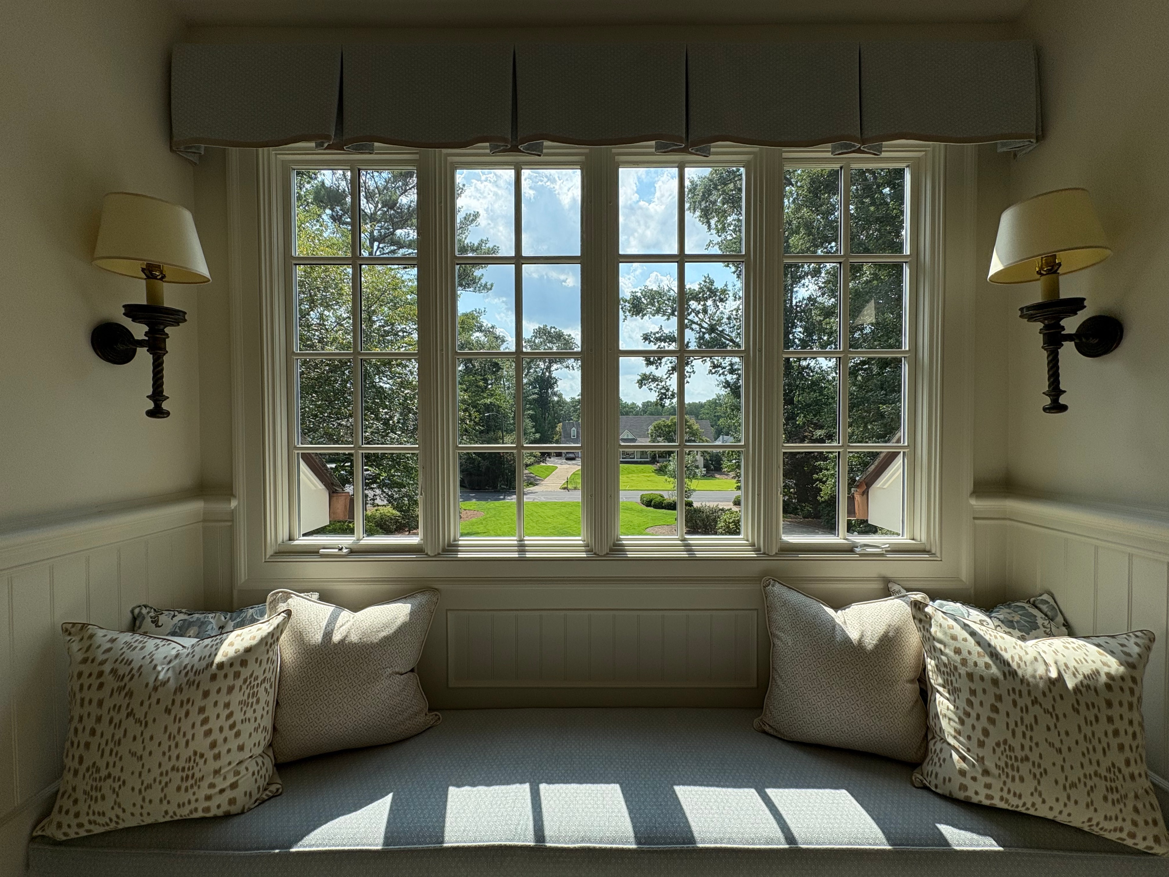 Hüper Optik Select Sech installed in sitting area at Westbury Park in Marietta GA by Sungate — fading fabrics and heat solved